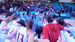 LMU WBB 2025-2026 Huddling