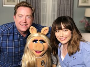 Kelly Younger, Miss Piggy, and Linda Cardellini (2019). Photo courtesy of Kelly Younger.